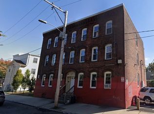 568 S East St, Holyoke, MA 01040
