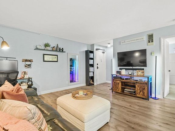 4th image of 7504 Parkway Dr Unit 100