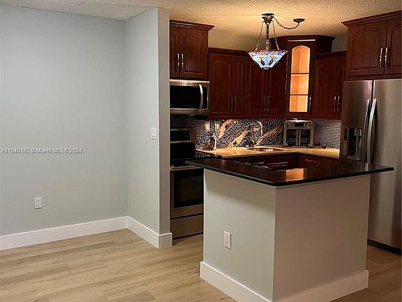 3rd image of 781 NE 199th St APT 105-9