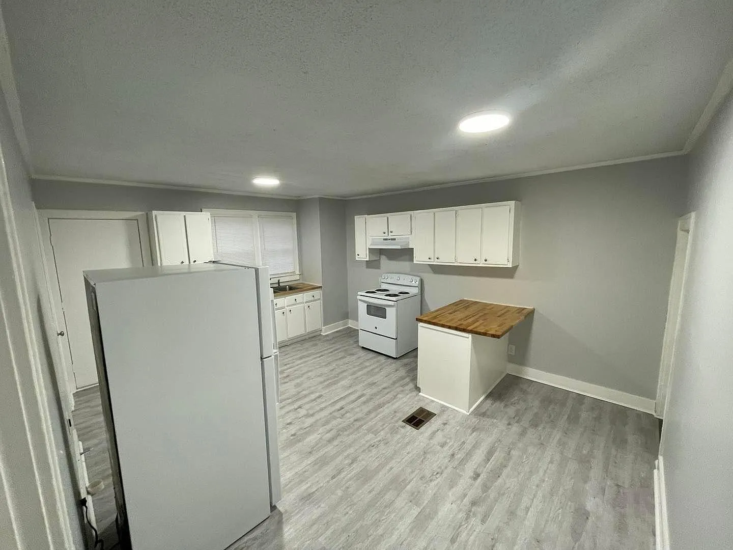 411 N Green St — Photo 4