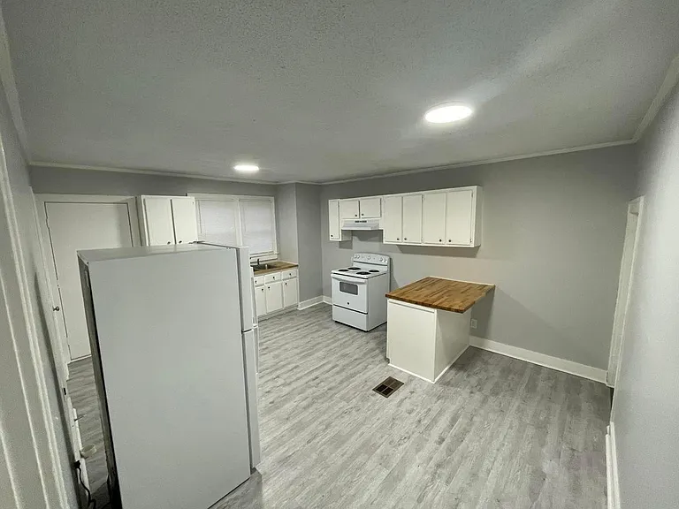 411 N Green St #2 — Photo 4