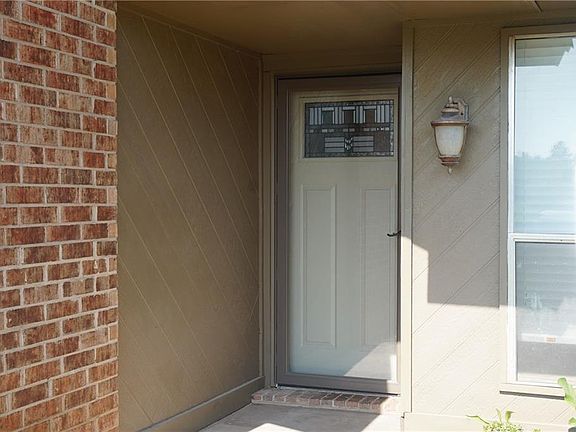 4th image of 16909 Woodside Dr