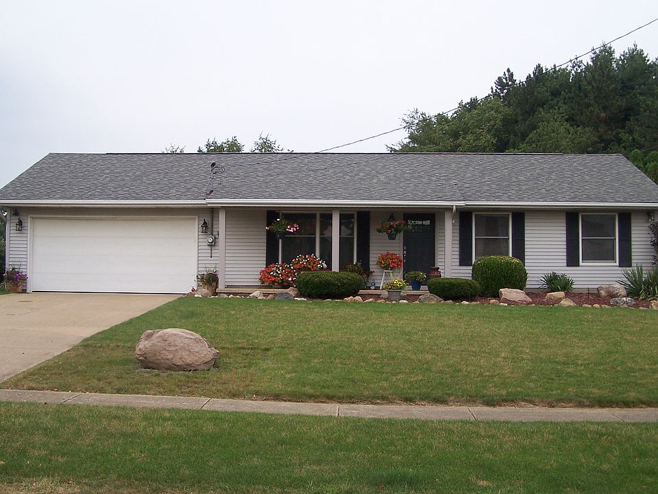 1st image of 1821 Lakeview Dr