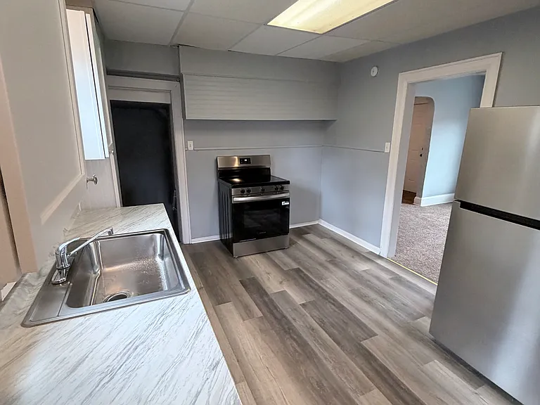375 Grace Ave — Photo 8
