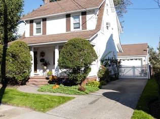 214 Courthouse Rd, Franklin Square, NY 11010