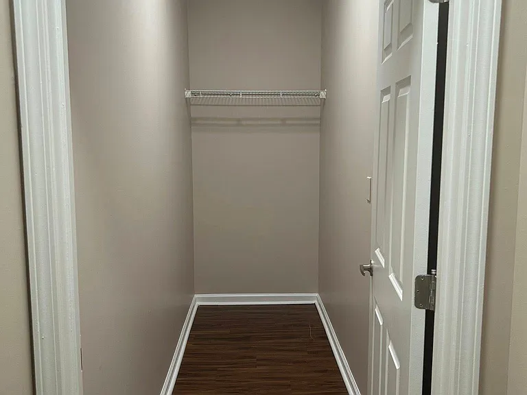Pinnacle Pointe Apartments — Photo 15
