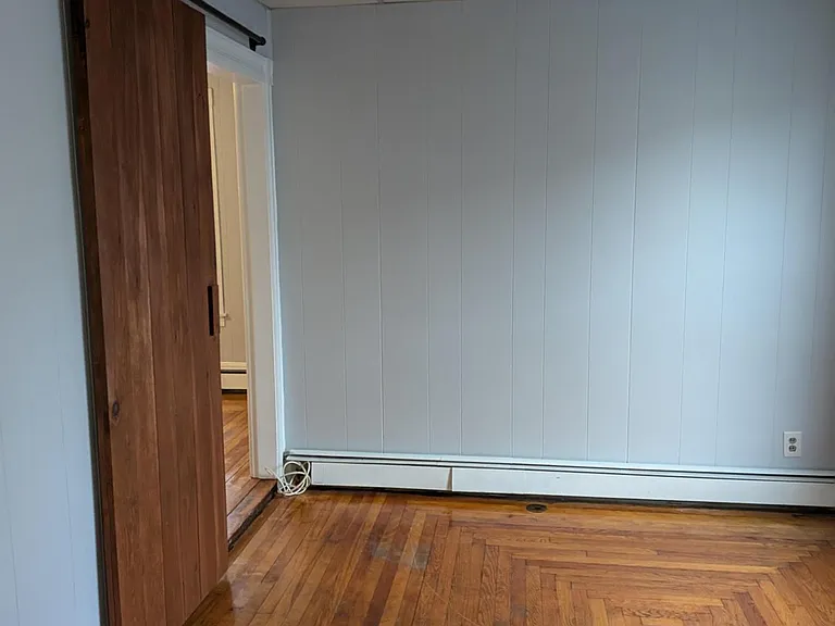 607 Hevey St #1R — Photo 8