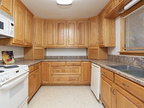 2nd image of 124 McGee Dr