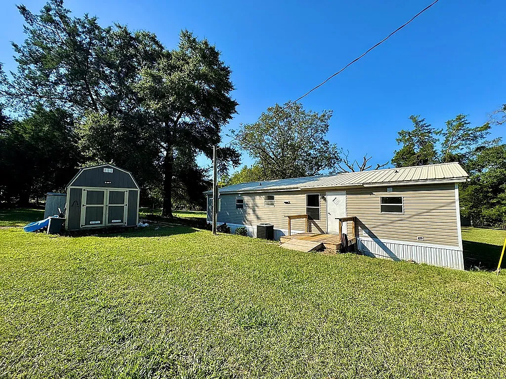 3 bed, 1300 sqft, $1,500 — Photo 2