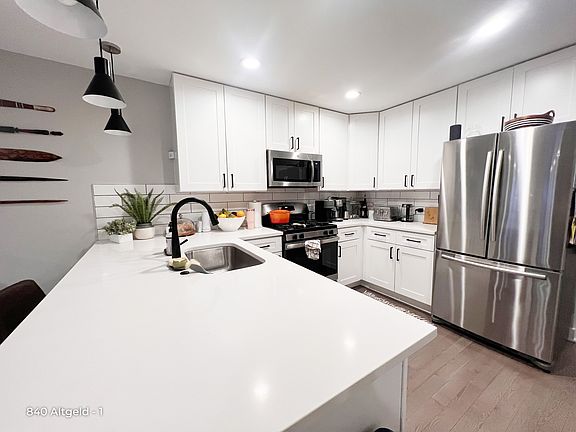 3rd image of 838-46 W Altgeld St #3429461