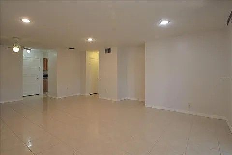 4th image of 215 Dorchester Sq