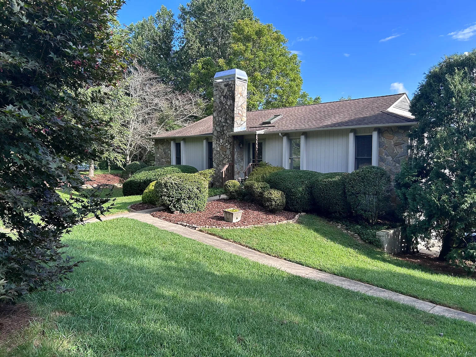 3 bed, 2224 sqft, $2,300 — Photo 1