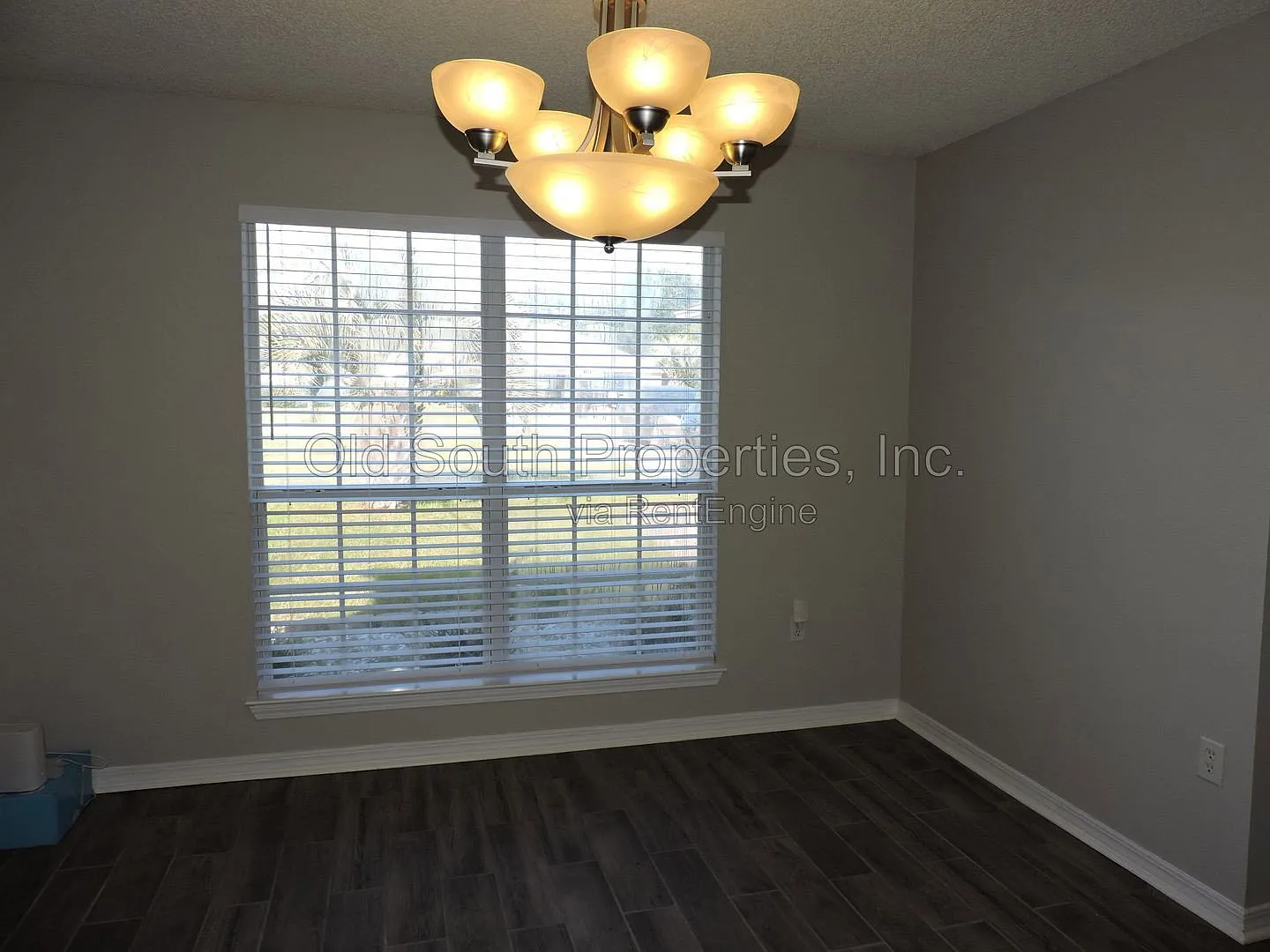 3 bed, 2.0 bath, 1462 sqft, $1,795 — Photo 3