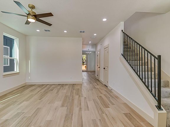 4th image of 70 Deer Ridge Rd