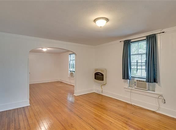 5th image of 2102 Robert St