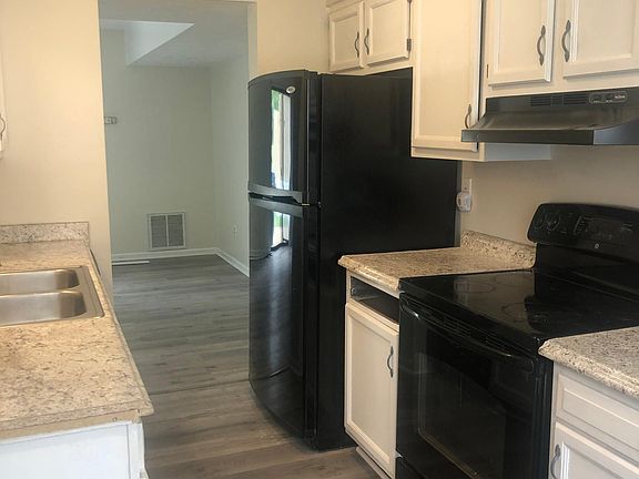 Eat-in Kitchen