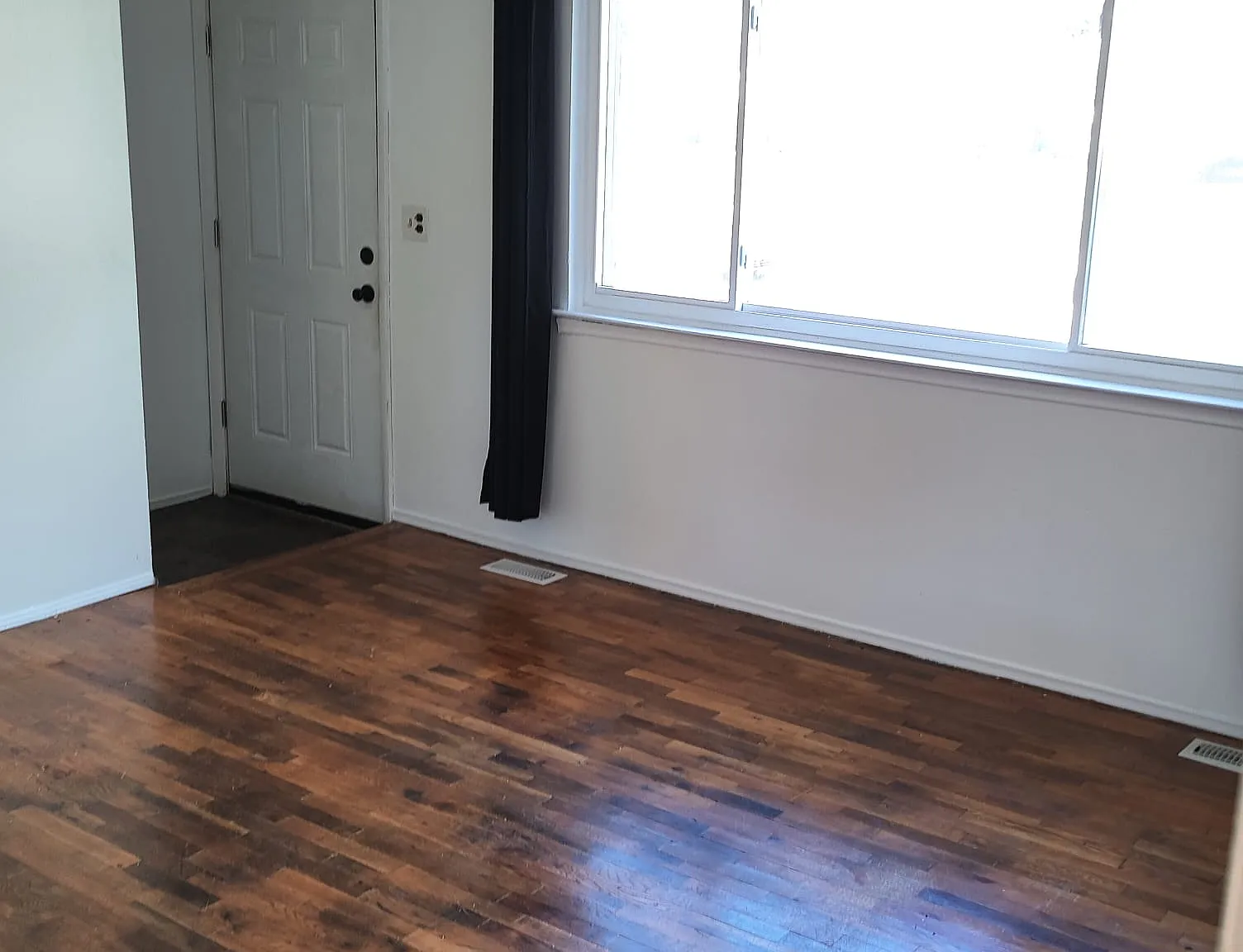 3 bed, 888 sqft, $1,950 — Photo 3