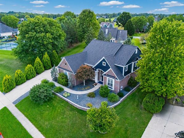 624 Nairn Cir