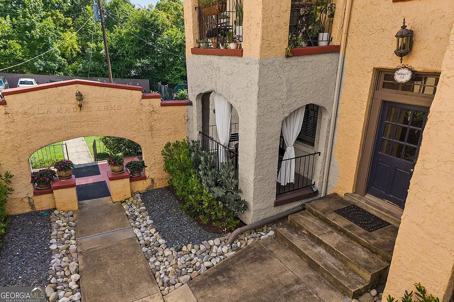 2 bed, 736 sqft, $2,298 — Photo 2