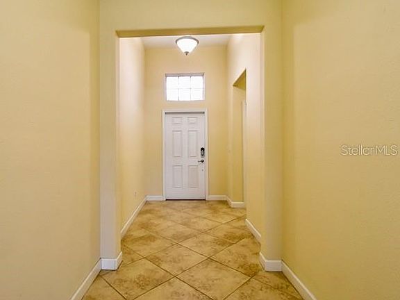 3rd image of 1581 Thetford Cir