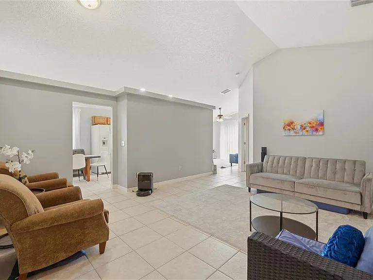 334 Brayton Ln — Photo 7