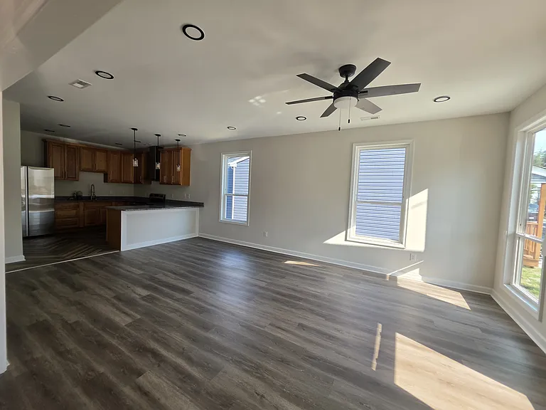 479 Byrne St — Photo 7