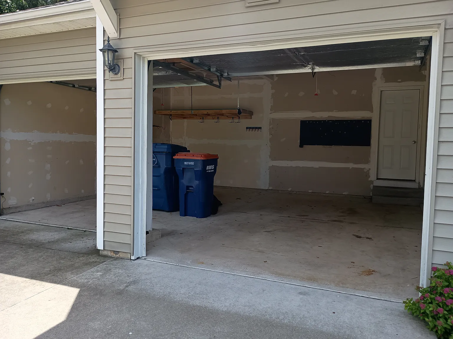 3 bed, 2.5 bath, 2016 sqft, $2,350 — Photo 2