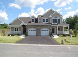 81 Birch Ln E, Rensselaer, NY 12144