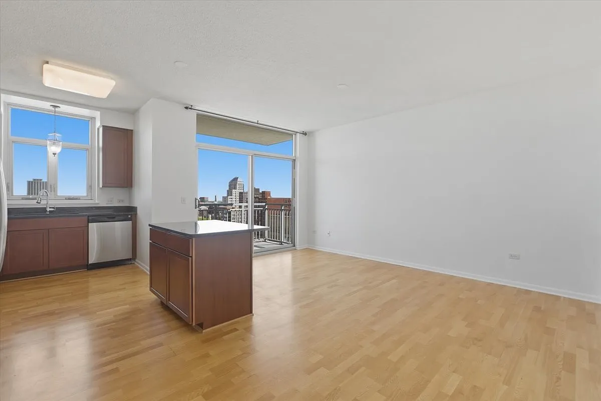 Building Photo - 1134 W Granville Ave #1003
