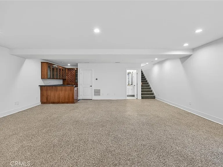 58 Eastfield Dr — Photo 32