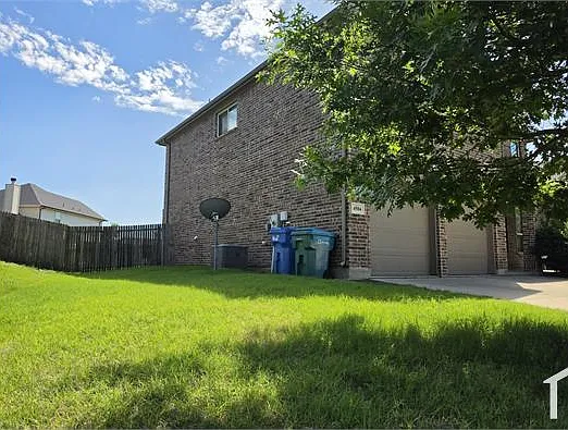 4 bed, 2230 sqft, $2,250 — Photo 2