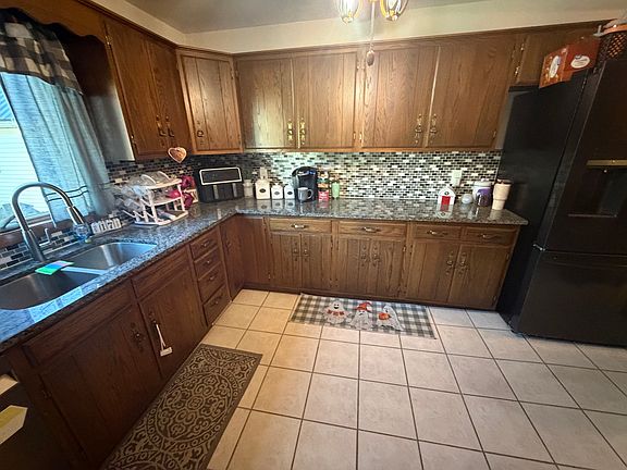 3rd image of 103 Ross St