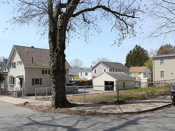 3rd image of 27 Highland Park