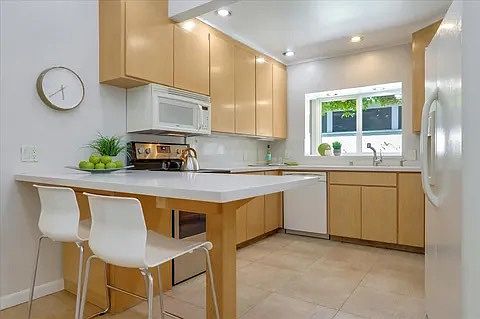 4th image of 848 Northampton Dr