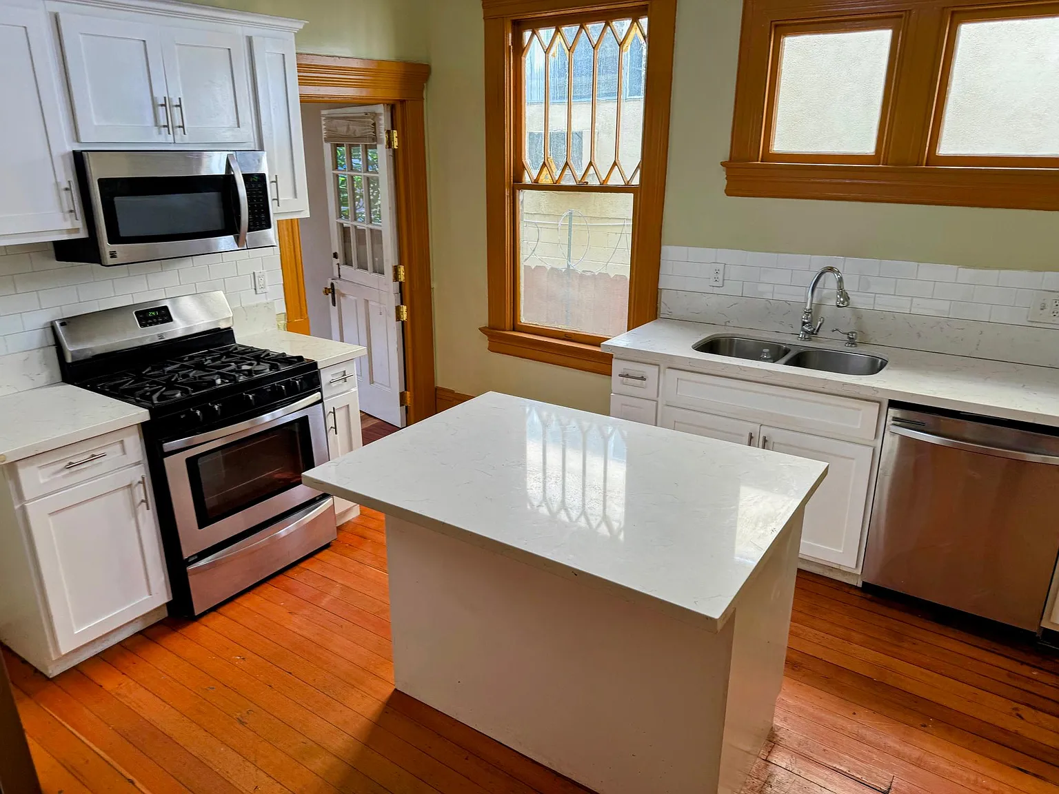 690 S Burlington Ave — Photo 1