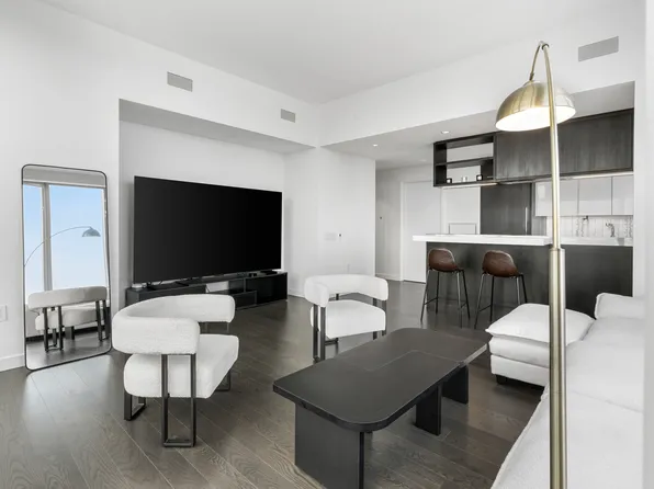 1 Manhattan Square image 7 of 40