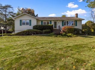 6 Crestview Ter, Whippany, NJ 07981