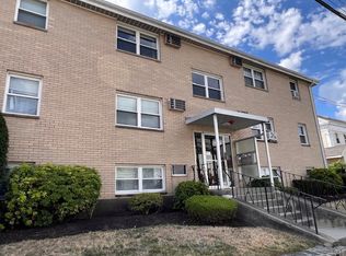 18 Liberty St #1, Waltham, MA 02452