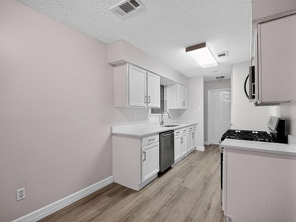 4th image of 15410 Wildwood Lake Dr