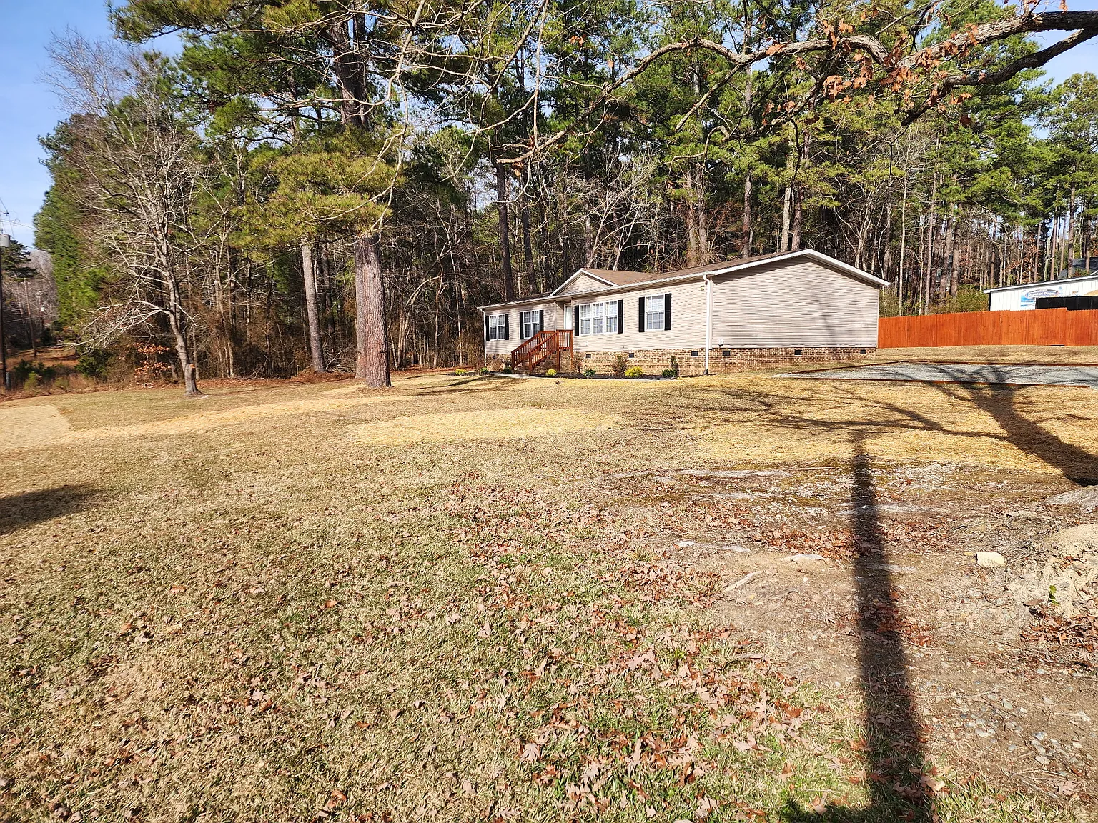 3 bed, 2160 sqft, $2,400 — Photo 2