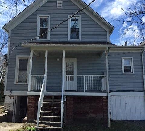 STUDIO OUTSIDE ENTRANCE