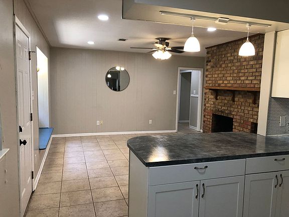 3rd image of 6 Dogwood Dr