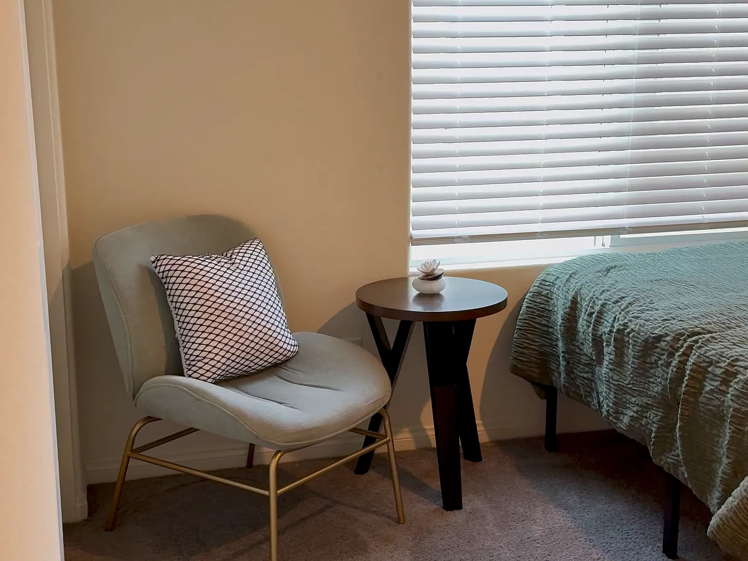 5 bed, 2946 sqft, $850 — Photo 3