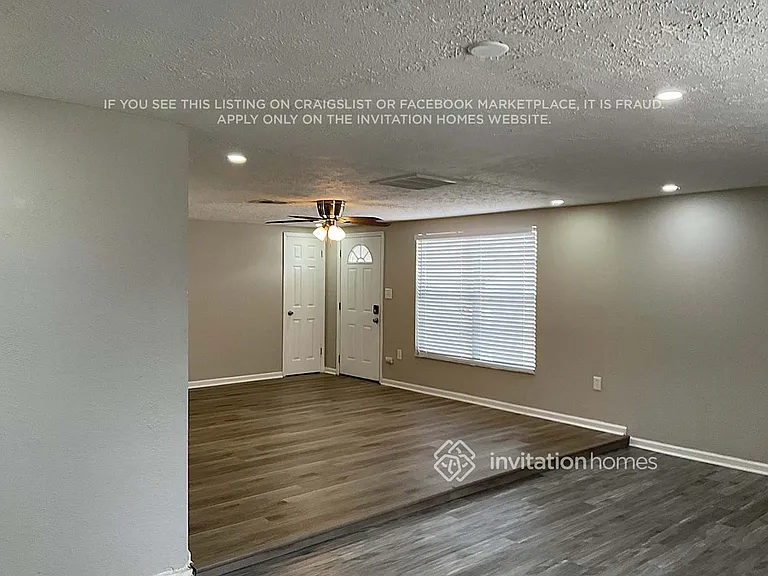 6837 Greenwich Ave — Photo 2