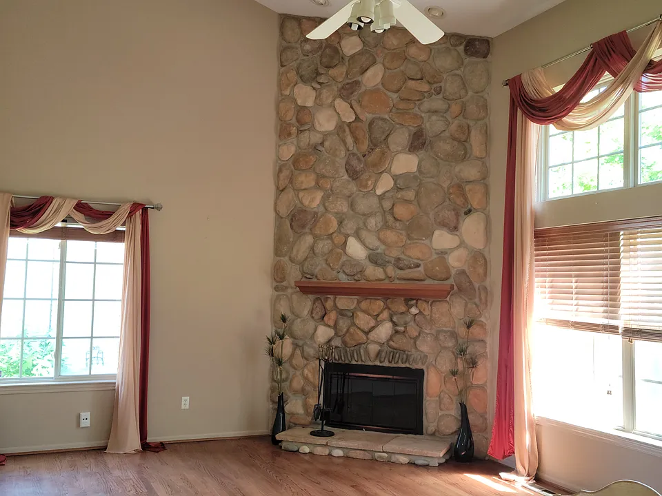 5689 Versailles Ave