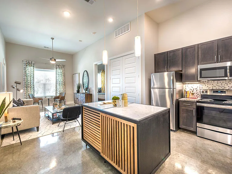 Lakeview Apartments — Photo 7