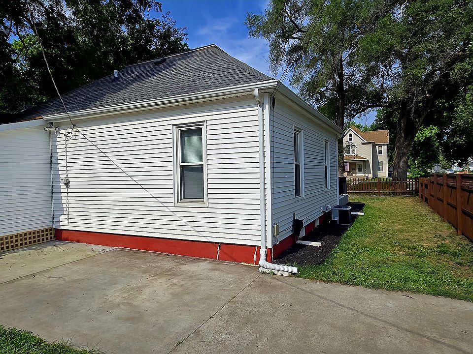 1st image of 801 S 4th St