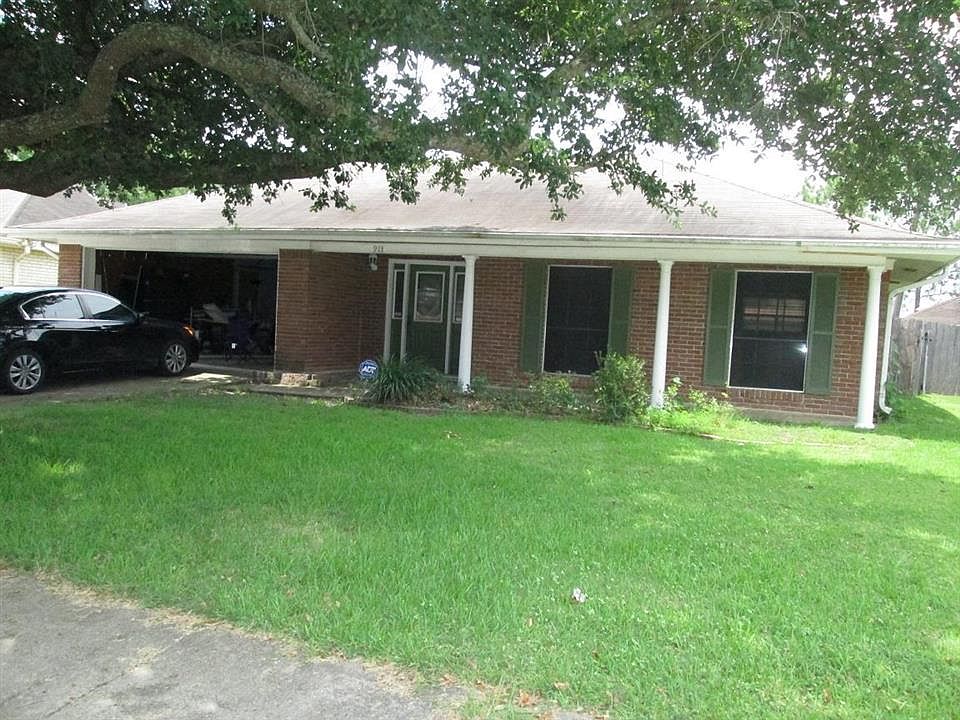 1st image of 913 Walnut Dr