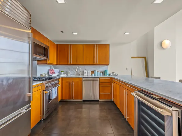 305 Second Avenue image 8 of 32