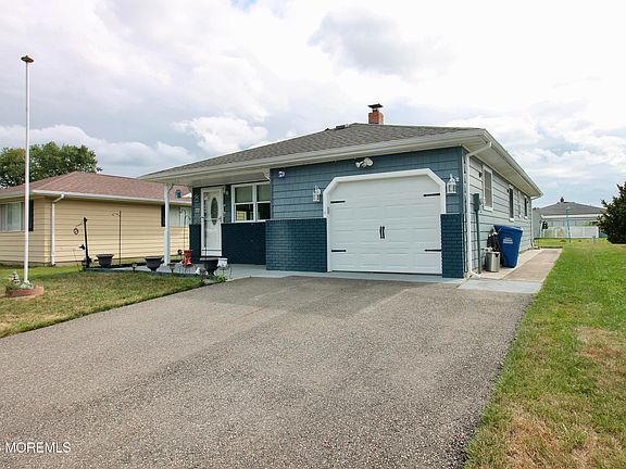 2nd image of 77 Bonaire Drive